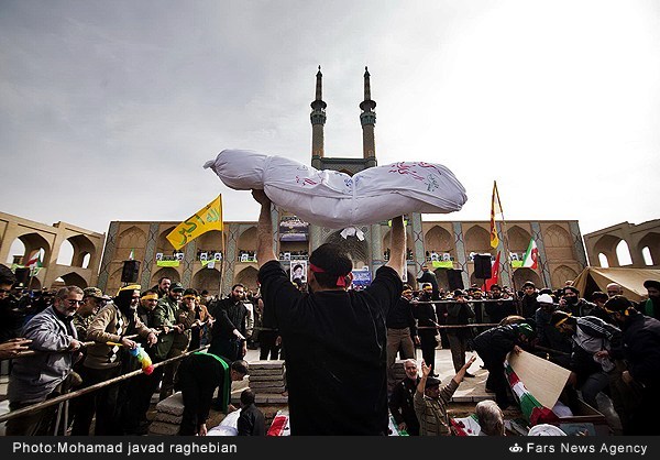 تلاش استاندار یزد برای توجیه کم‎کاری در تدفین شهدا
