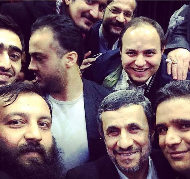 جدیدترین عکس احمدی نژاد از نوع سلفی