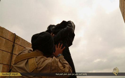 سنگسار یک زن عراقی توسط گروهک داعش! +تصاویر