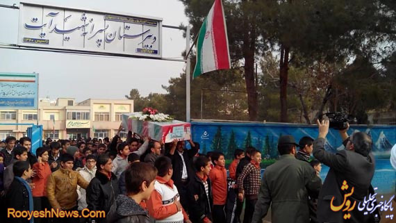 سنگ تمام بچه مدرسه ای های اصفهانی برای یک تشییع