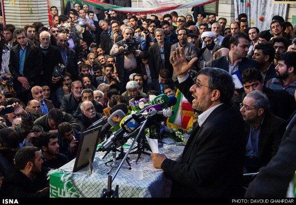 سخنرانی احمدی‌نژاد در جمع مردم شهرری +تصاویر