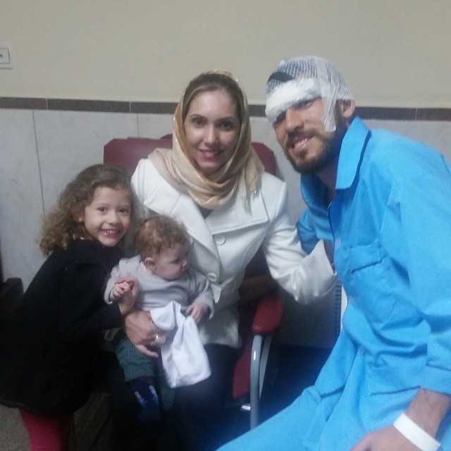 همسر و فرزندان هافبک مصدوم پرسپولیس در بیمارستان+عکس