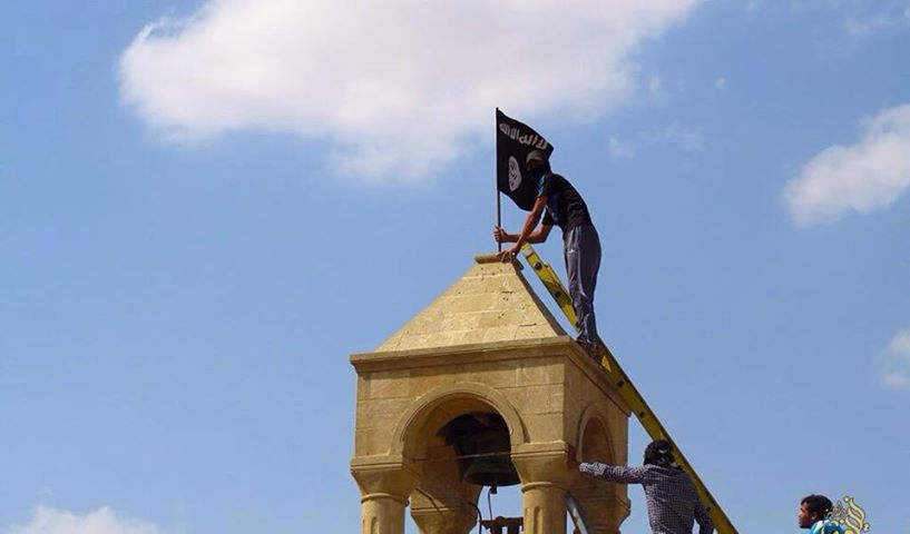 تروریست‌های داعش در کلیساهای نینوا! +عکس