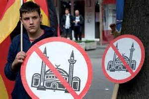 پیامک و نامه‌های تهدیدآمیز علیه مسلمانان در فرانسه!
