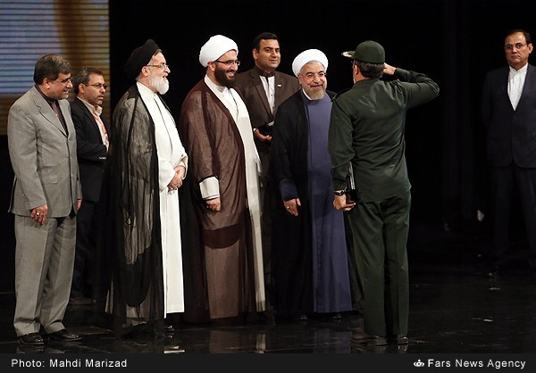 عکس/ احترام نظامی به روحانی