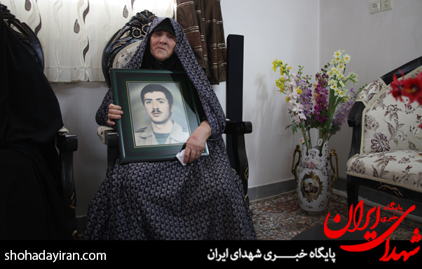 بیهوش شدن مادر شهید چشم به راه در آمبولانس شهدا+عکس