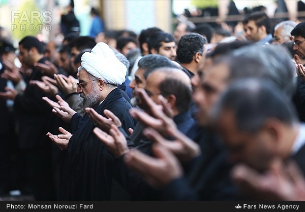 عکس/عزاداری روحانی در حرم عبدالعظیم
