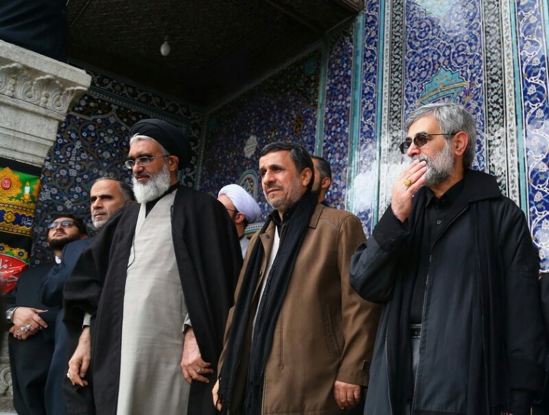 تصاویر/ ابراز علاقه عزاداران قمی به دکتر احمدی نژاد