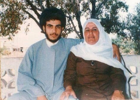 عکس/ سید حسن نصرالله در کنار مادرش