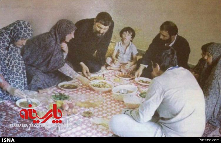 ناهار امام موسی صدر با یادگار امام(ره)+عکس