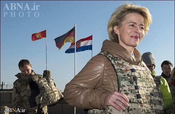 جلیقه ضد گلوله خانم وزیر آلمانی در افغانستان +تصاویر