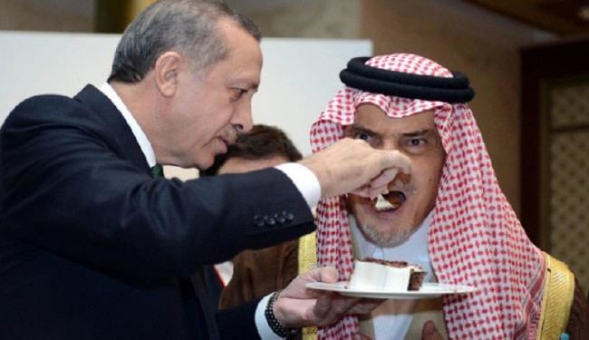 غذا گذاشتن اردوغان به دهان سعودالفیصل!+عکس