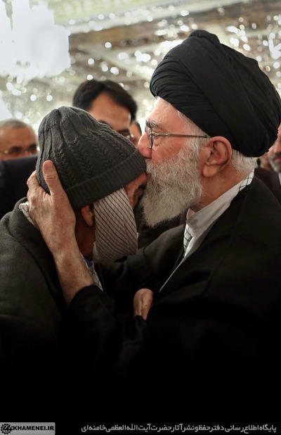 دیدار جانباز بابا رجب با رهبر انقلاب