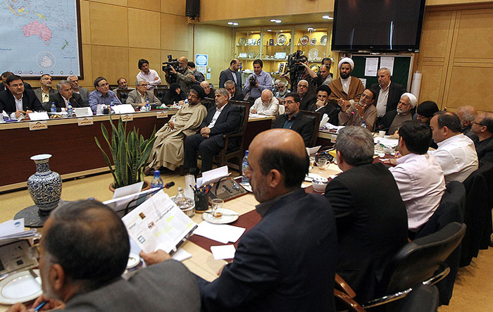 عصبانیت ظریف در جلسه کمیسیون امنیت ملی+عکس