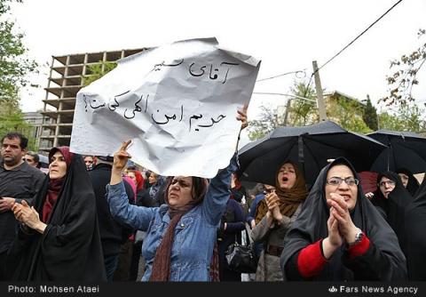 تجمع مردمی در مقابل سفارت عربستان +تصاویر