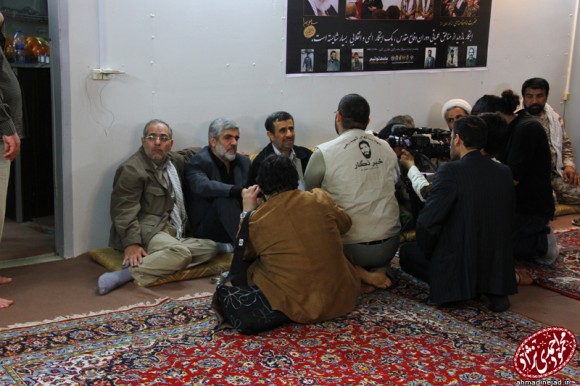 احمدی‌نژاد در معراج الشهدای اهواز +تصاویر