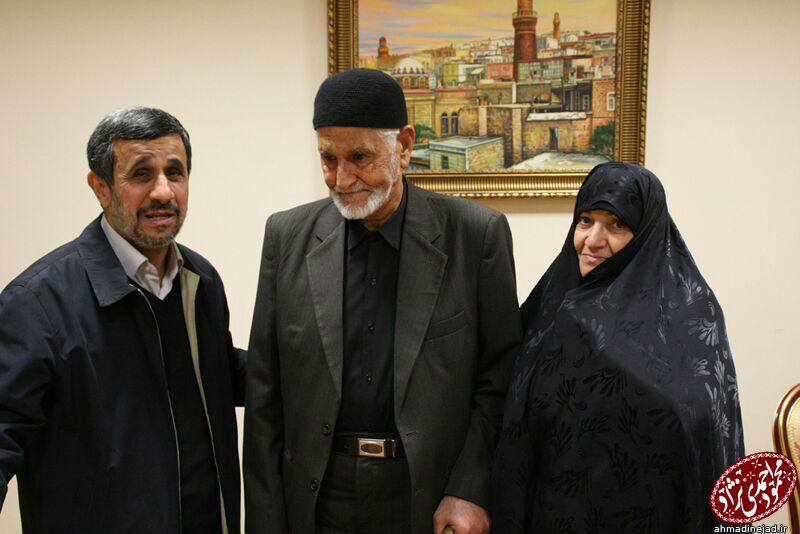 عیادت احمدی‌نژاد از یک 