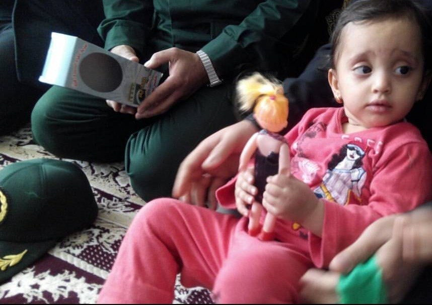 سوغاتی شهید مدافع حرم برای دخترش +عکس