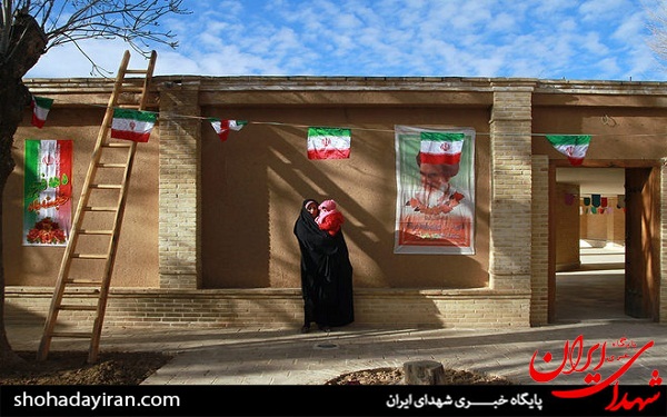 عکس/ گلباران بیت امام در خمین