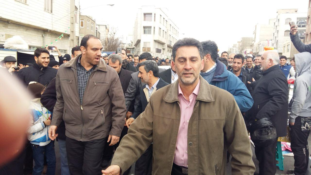 استقبال از احمدی‌نژاد در راهپیمایی 22 بهمن+تصاویر