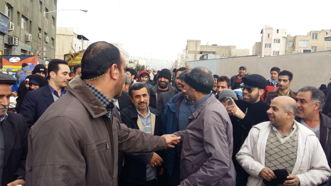 استقبال از احمدی‌نژاد در راهپیمایی 22 بهمن+تصاویر