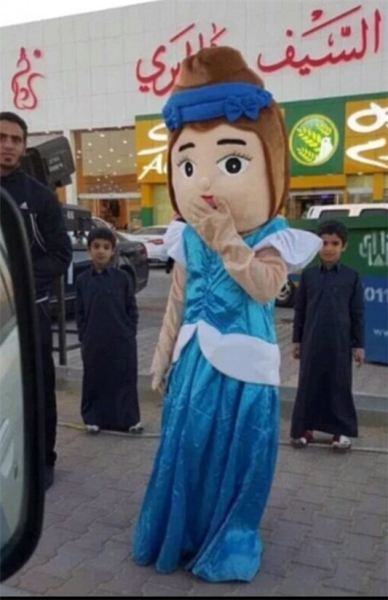 دستگیری عروسک بی‌حجاب در عربستان +عکس