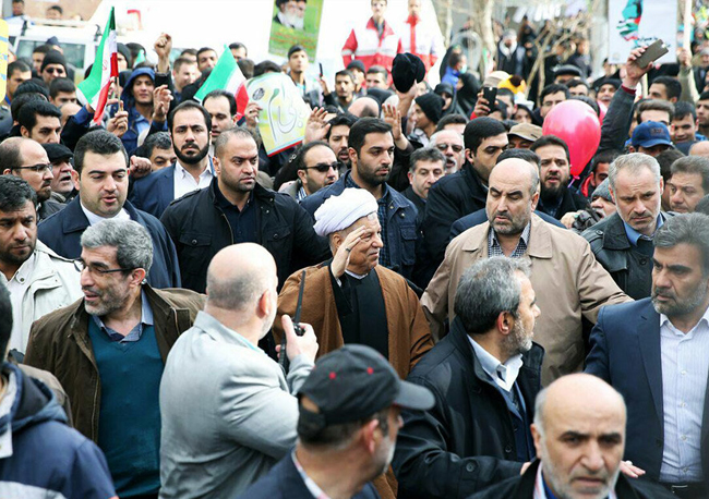 روحانی و هاشمی در راهپیمایی 22 بهمن +عکس
