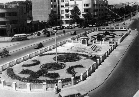 میدان فردوسی تهران در دهه 1320 + عکس