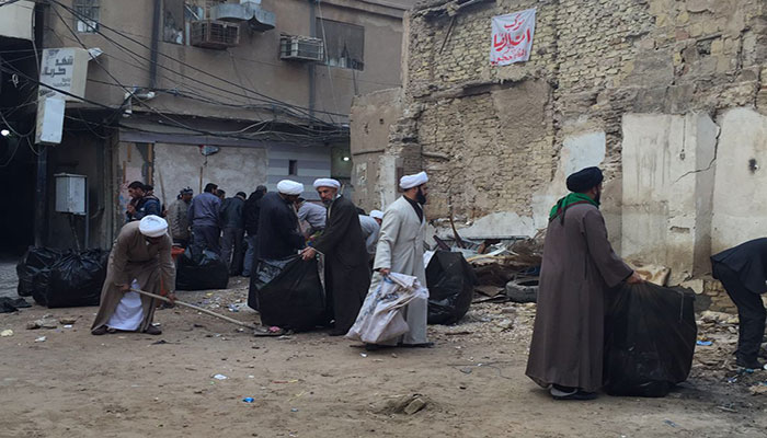 نظافت معابر کربلا توسط روحانیون عراقی + تصاویر