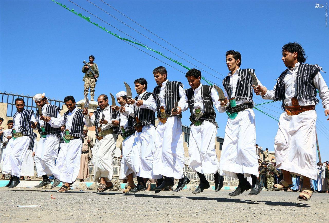تشییع پیکر شاعر انقلابی یمن+تصاویر