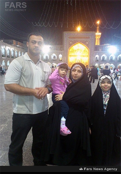 شهید مدافع حرم، همسر و دخترانش +عکس