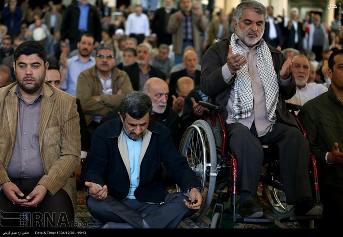 احمدی‌نژاد در آخرین نماز جمعه سال 94 +عکس