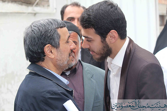دیدار احمدی‌نژاد با خانواده شهدا در بابل+تصاویر