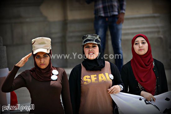 تجمع دخترانه در قاهره برای خدمت در ارتش!+تصاویر