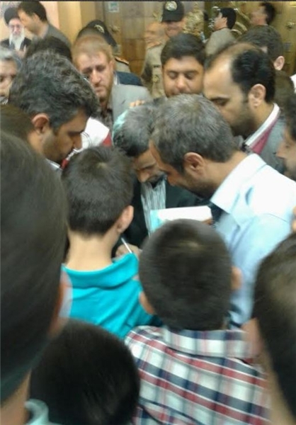 احمدی‌نژاد به مسابقات بین‌المللی قرآن آمد+عکس