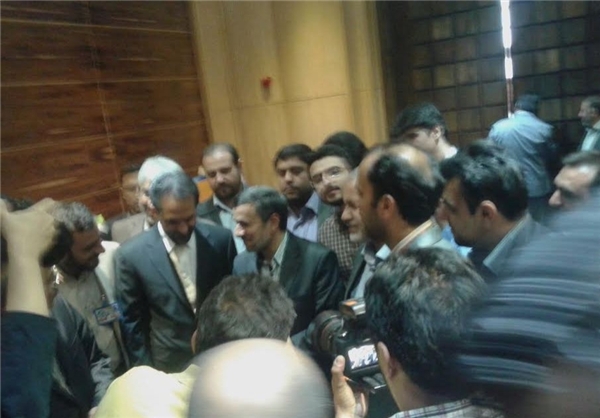 احمدی‌نژاد به مسابقات بین‌المللی قرآن آمد+عکس