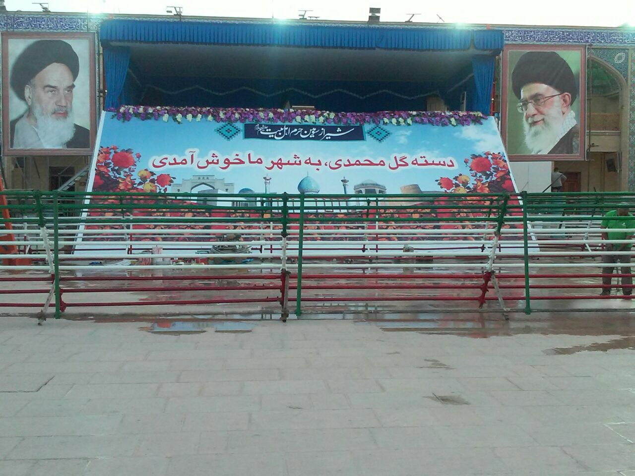 جایگاه سخنرانی روحانی در شیراز آماده شد!+عکس