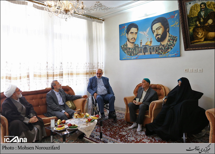 دیدار رئیس مجلس با خانواده شهیدان آذرنگ