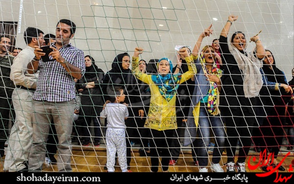 ورود زنان بد حجاب به سالن ورزشی دانشگاه آزاد +عکس