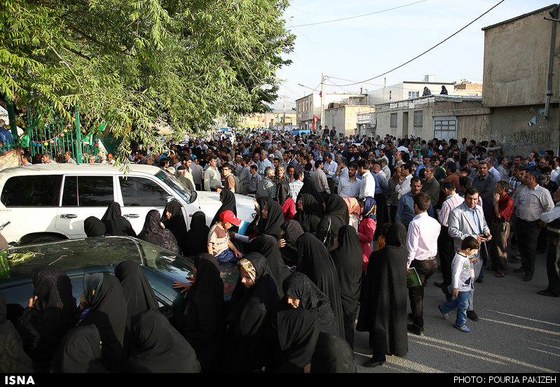 استقبال پرشور مردم همدان از احمدی نژاد/تصاویر