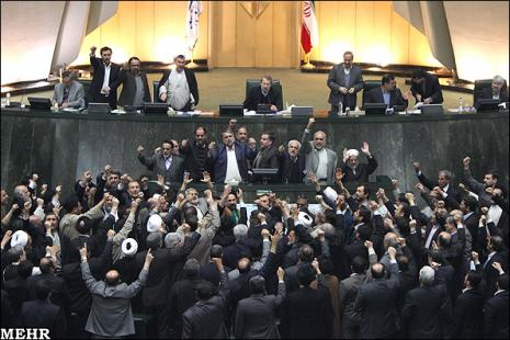 الزام دولت به لغو تحریم ها در روز امضای توافق