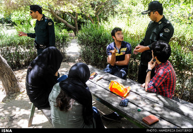 تصاویر/ تذکر پلیس به روزه‌خواران تهرانی