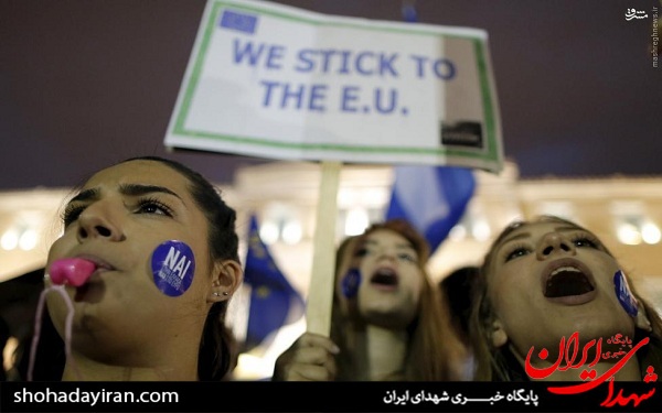 عکس/ یونانی‌ها یورو را آتش زدند
