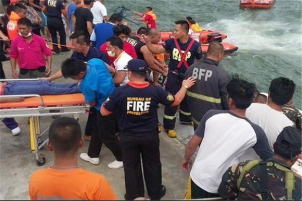 واژگونی کشتی فیلیپینی با ۱۷۳مسافر +تصاویر