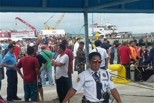 واژگونی کشتی فیلیپینی با ۱۷۳مسافر +تصاویر