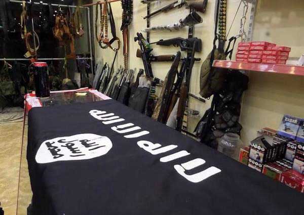 فروشگاه اسلحه داعش در شهر موصل + عکس