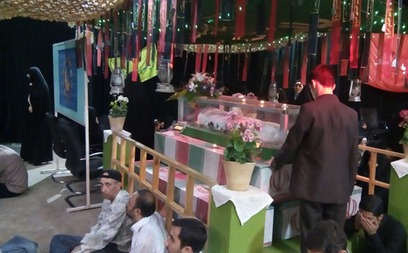 مراسم افطار در کنار شهدای غواص +تصاویر