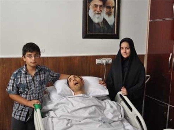 درخواست مادر شهید صبوری از جانباز سید موسوی