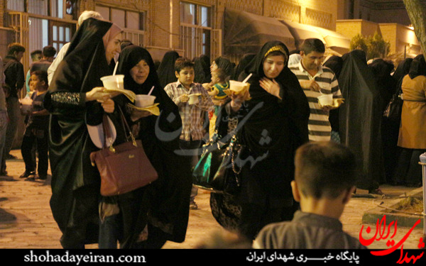 عکس/افطار در حرم حضرت عبدالعظیم (ع)