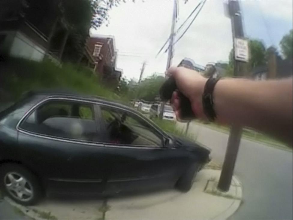 لحظه قتل یک راننده توسط پلیس آمریکا + تصاویر